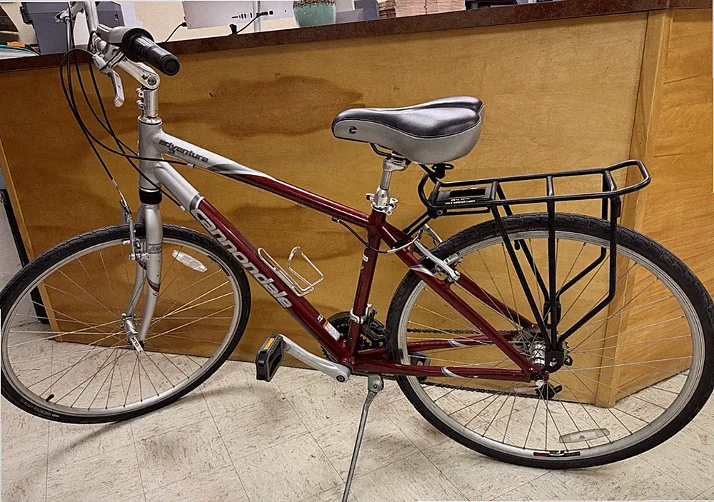 Cannondale Adventure 3 Hybrid Bicycle Large Frame Size With Rear Cargo Rack