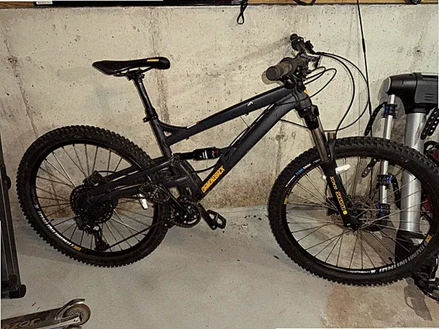 Diamondback Atroz 2 Full Suspension Mountain Bike Size Medium Color Black