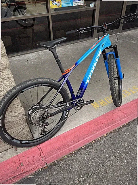 Medium 2021 Carbon Fiber Trinx S2600 Full XTR